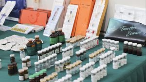 2 арестувани в Хонконг, след като митниците конфискуват 249 флакона ботулинов токсин