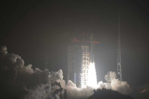 Китай успешно провежда ключов полетен тест за пилотирана лунна мисия