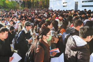 Конкуренцията за нови граждански работни позиции се засилва