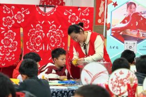 Студенти от Нинся пресъздават шедьовър с хартия