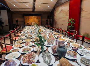 Каменен празник от 160 ястия привлича тълпи в историческия квартал Фуджоу