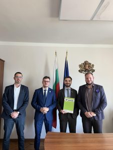 Зам.-министър Петър Младенов проведе среща с председателя на Европейския младежки форум Рареш Войку