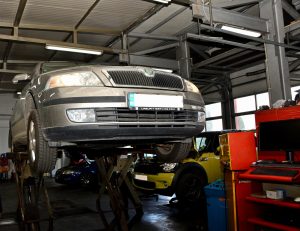 Електронни документи заменят стикерите за технически преглед на стъклото на автомобилите