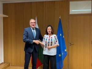 Министър Гуцанов поиска европейско финансиране за нови домове за възрастни от зам.-председателя на ЕК Мънзату